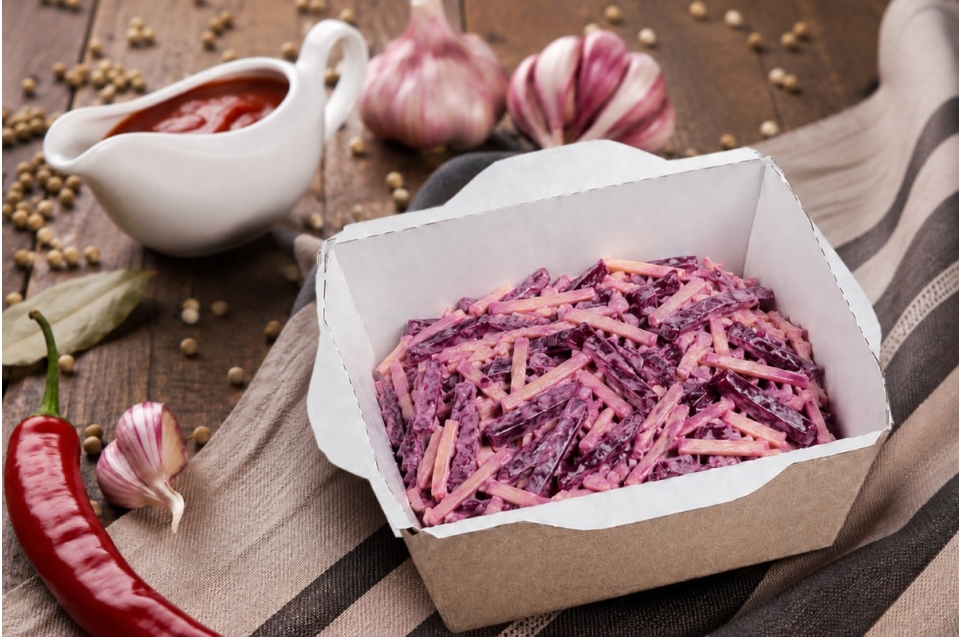 купить салат из свеклы с сыром и чесноком	 - пироговая компания
