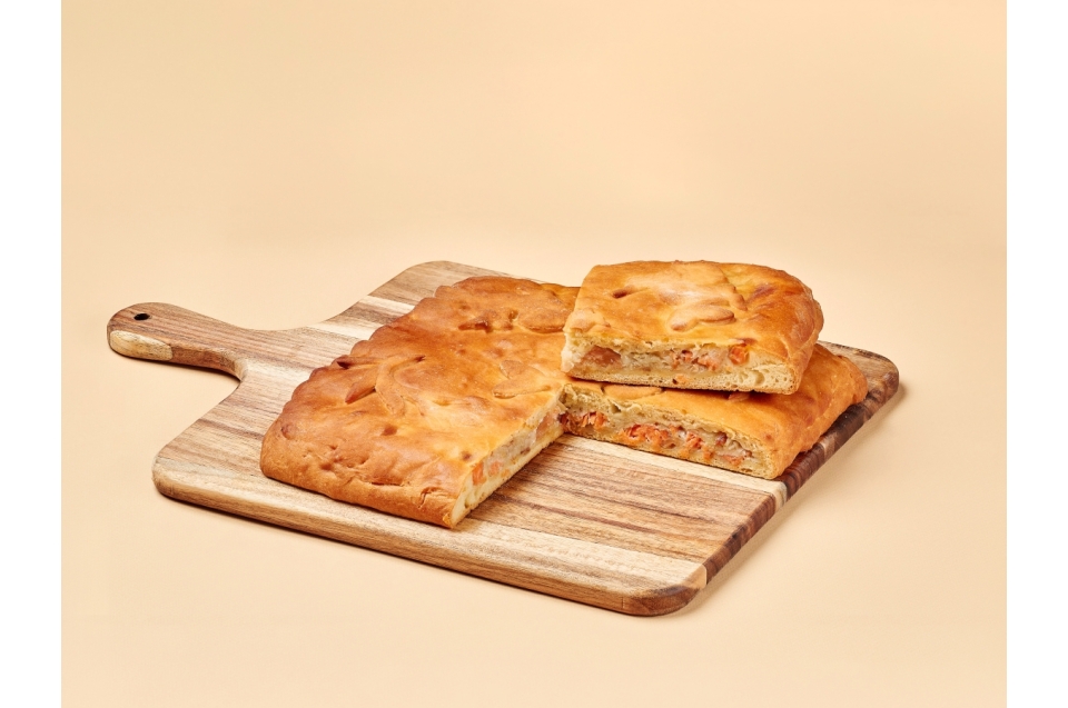 купить пирог с горбушей и луком - пироговая компания