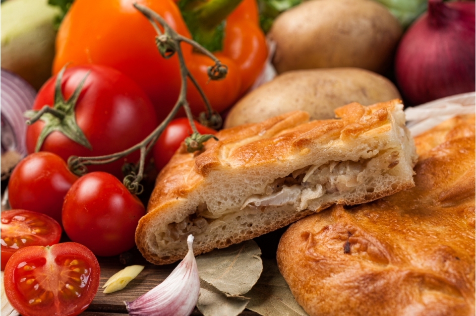 купить пирог с курицей и со свежей капустой - пироговая компания