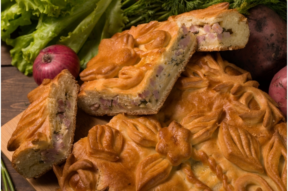 купить пирог с беконом  картофелем и сыром  - пироговая компания