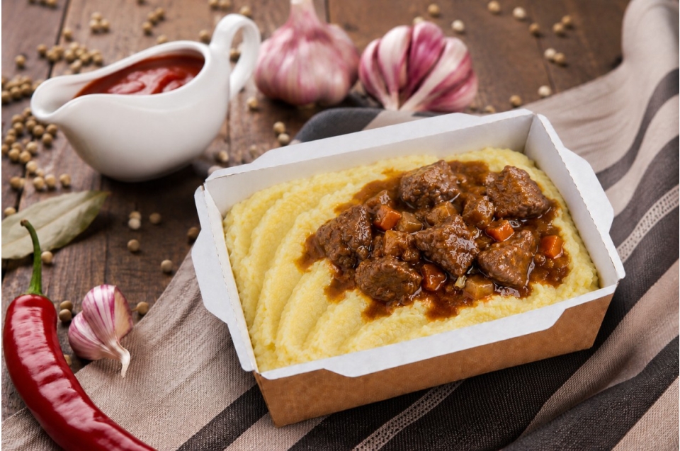 купить гуляш из говядины с картофельным пюре - пироговая компания